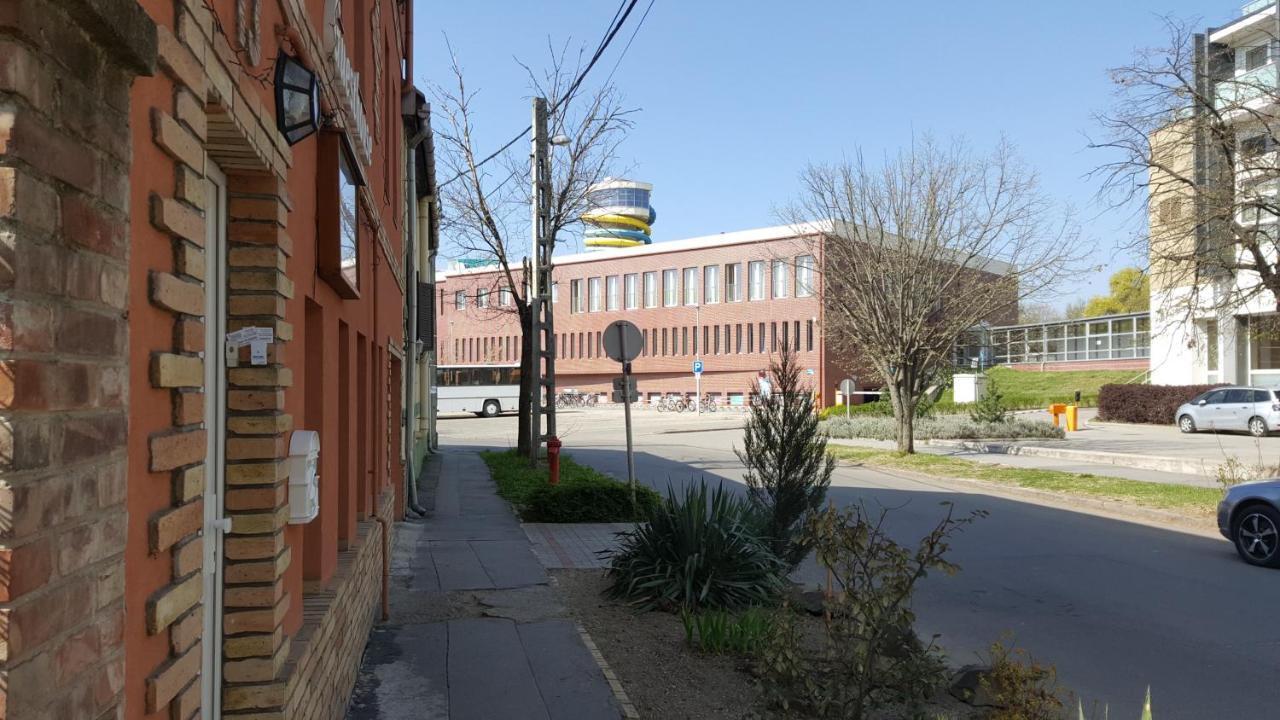 Hotel Aquarius Vendeghaz Szegedin Exterior foto